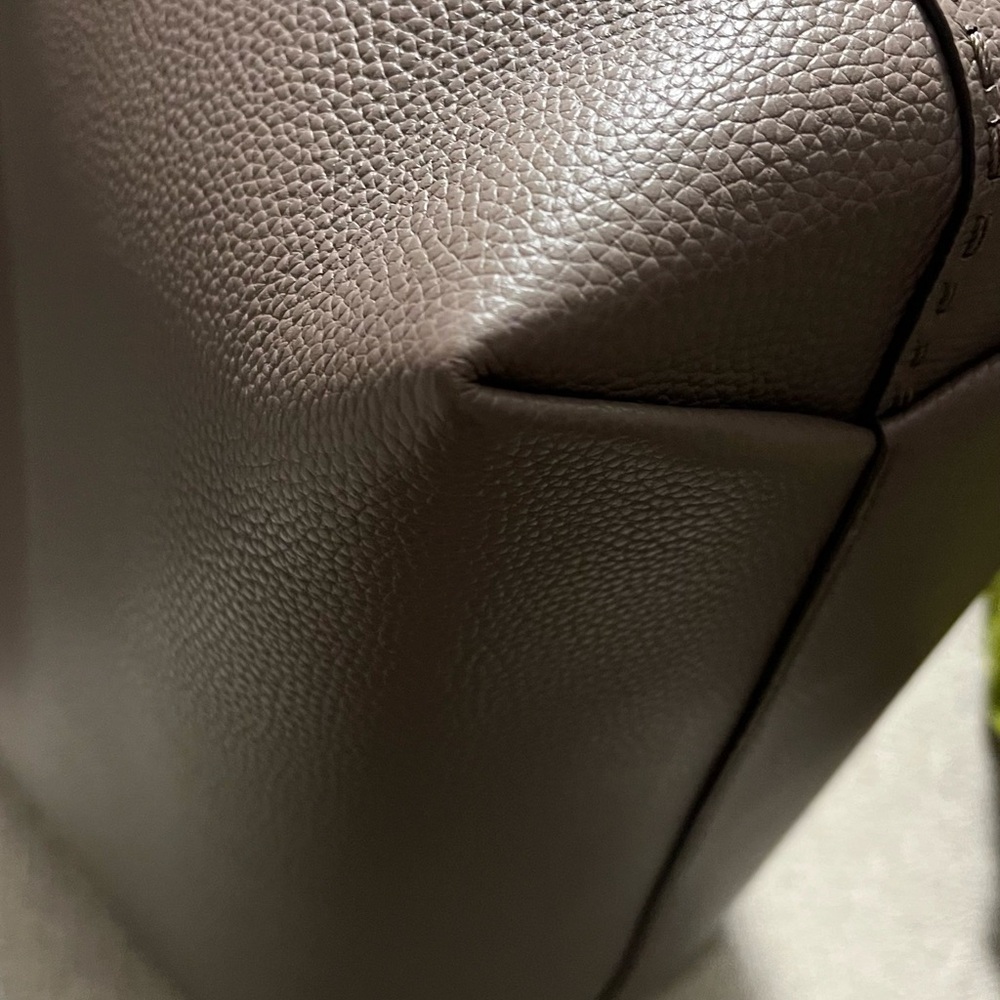 Tory Burch McGraw Pebbled Leather Tote in Silver Maple - Picture 12 of 13